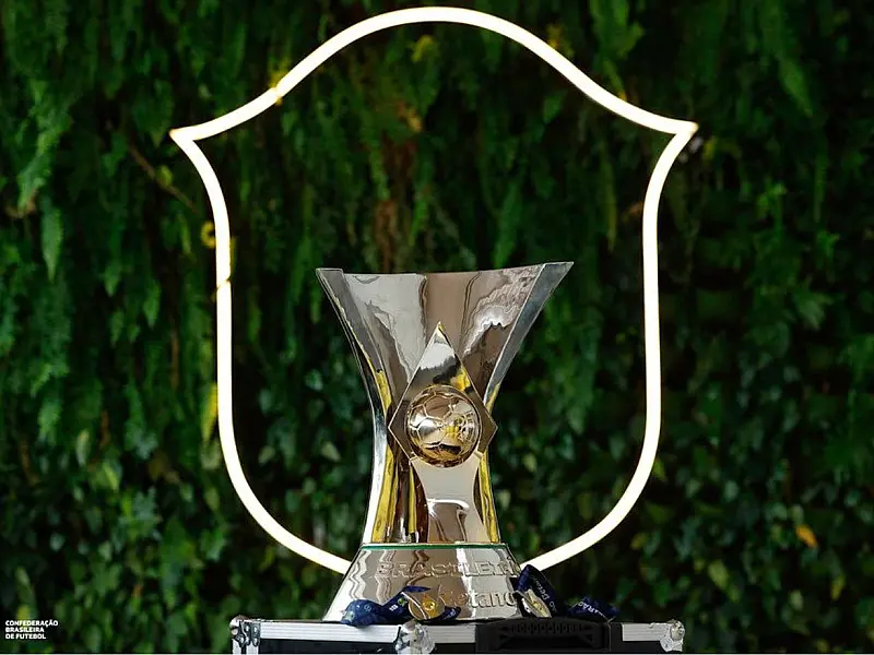 Taça do Brasileirão Betano exposta antes do início da temporada da Série A.