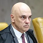 Entenda os argumentos de Alexandre de Moraes ao proibir visitas de Flávio a Jair Bolsonaro