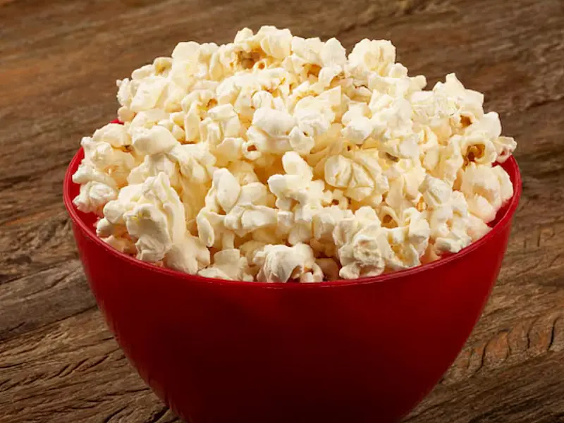 Pipoca: o lanche simples com benefícios nutricionais comprovados