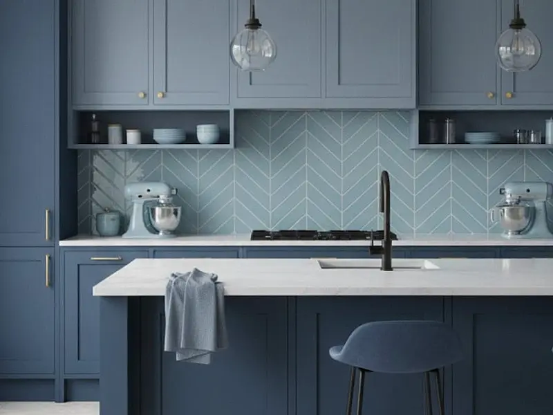 Azul na cozinha: a tendência que bomba no Pinterest em 2026