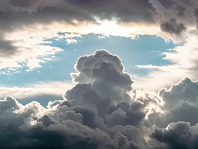 Nuvens cumulonimbus chegam ao litoral de SP e colocam região em alerta