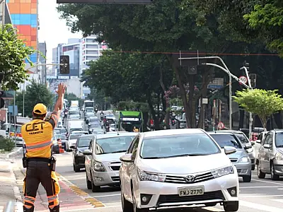 Poucos motoristas sabem, mas algumas dívidas de trânsito deixam de ser cobradas com o tempo