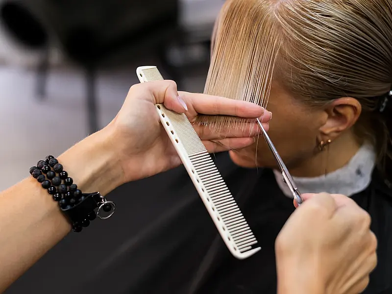 Cortes de cabelo com efeito rejuvenescedor dominam 2026