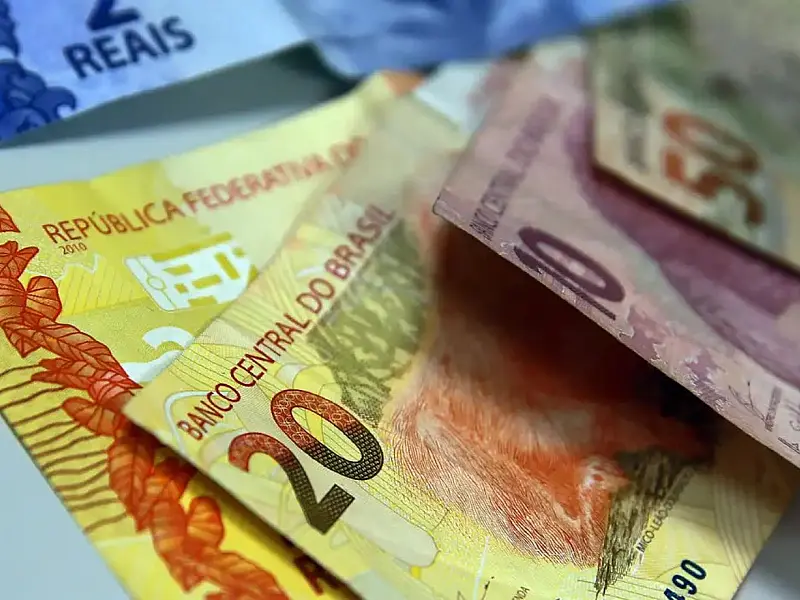 Arrecadação federal bate recorde histórico e alcança R$ 2,88 trilhões em 2025.