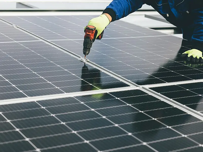 Retomada do Imposto de Importação pode encarecer a instalação de painéis solares em residências a partir de 2026.