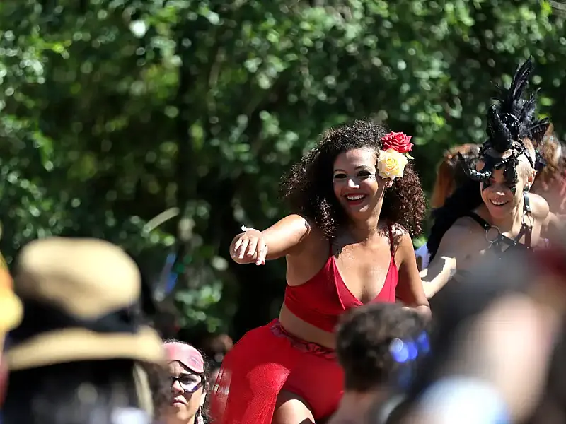 Polícia Militar de SP anuncia reforço especial para mulheres no Carnaval 2026 com foco em proteção e acolhimento