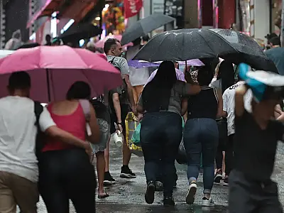 Inmet emite alerta laranja para chuvas fortes no Sudeste e Paraná até quinta-feira