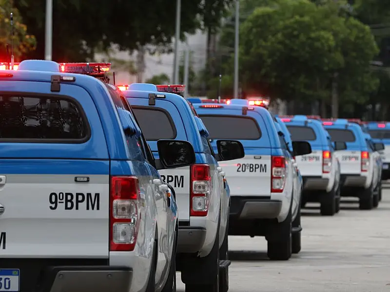 A Polícia Militar do Rio de Janeiro conduz grande operação no Complexo da Maré nesta quinta-feira (26).