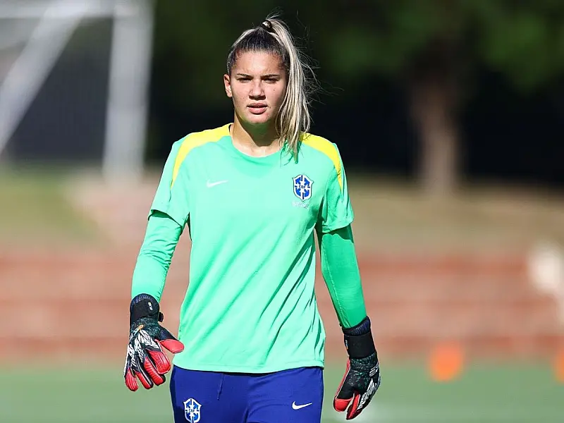 Goleira Isa Faichel durante treinamento da Seleção Brasileira Feminina Sub-20 em Ypané.