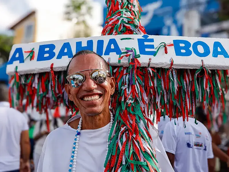 Multidão lota Rio Vermelho em Salvador para a tradicional Festa de Iemanjá 2026: fé, flores e devoção marcam o dia 2 de fevereiro na Bahia