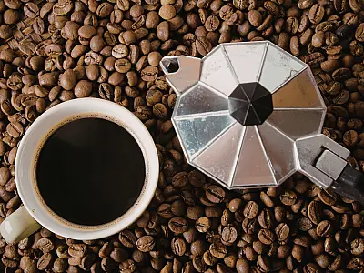 Café e pré-treino podem reduzir crescimento muscular em até 70%, aponta estudo