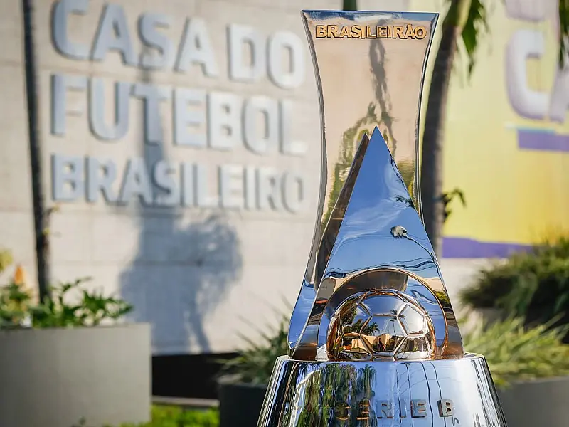 Taça da Série B do Campeonato Brasileiro exibida em evento oficial da CBF.