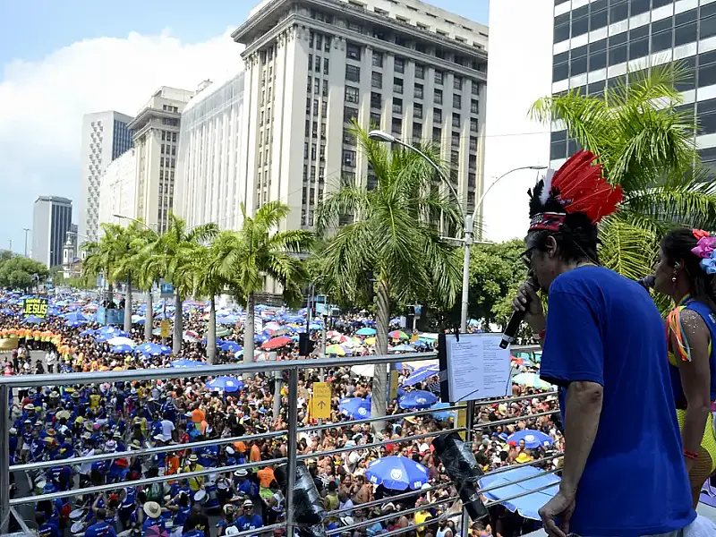 Conheça os horários, locais e destaques da programação de blocos de rua no Rio de Janeiro neste domingo, 22 de fevereiro de 2026.