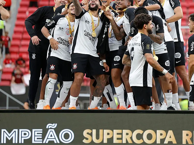 Corinthians celebra a conquista da Supercopa Rei Superbet 2026 após vitória sobre o Flamengo.