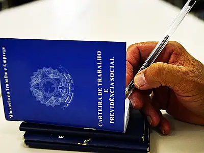 Desemprego atinge mínima histórica em 19 estados e no DF em 2025, mas informalidade segue elevada