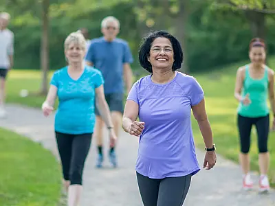 Caminhada de 30 minutos em ritmo moderado pode ser alternativa à academia, apontam especialistas