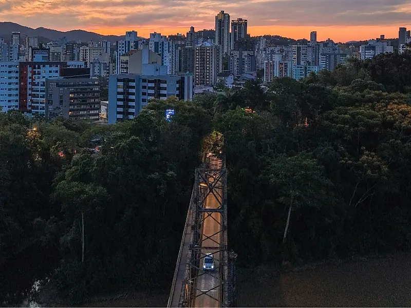 Vista da cidade de Blumenau, em Santa Catarina, que receberá investimento de R$ 25 milhões em obras de reurbanização urbana.