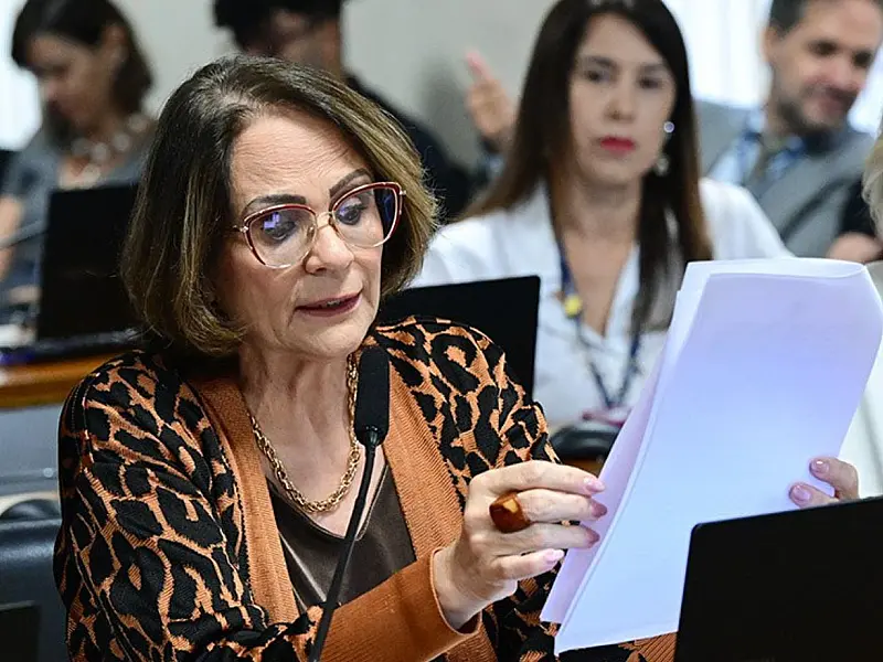 Senadora Damares Alves relatou projeto que amplia direito à licença-maternidade no INSS.