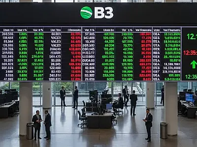 Ibovespa renova recorde histórico e avança para 185.674 pontos em dia de otimismo na B3 com Copom sinalizando corte de juros