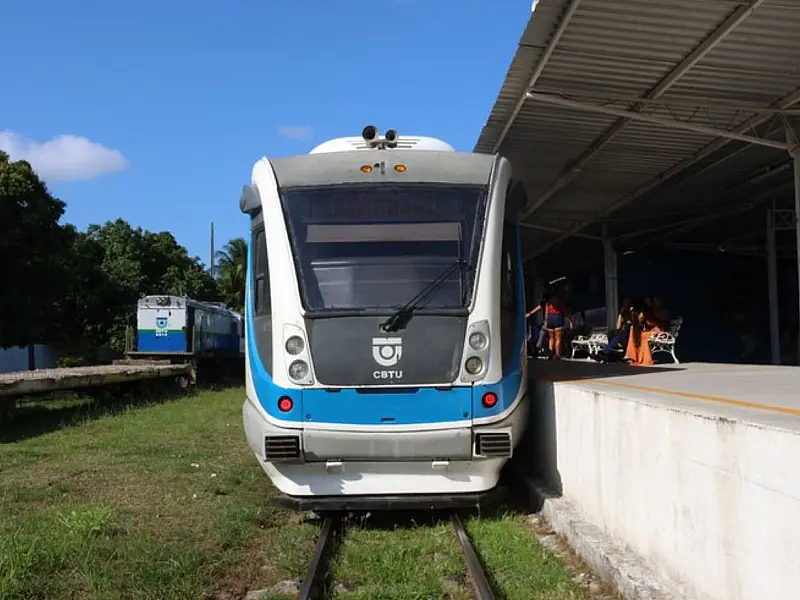Veículo Leve sobre Trilhos da CBTU na Estação João Pessoa