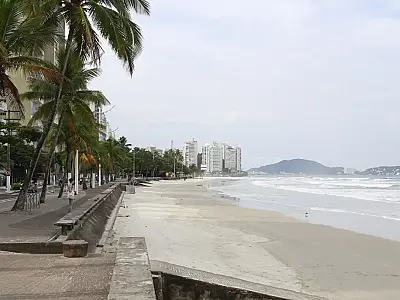 Bombeiros salvam 348 vítimas de afogamento no litoral de SP durante o carnaval de 2026