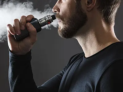 Anvisa reforça proibição de cigarro eletrônico e intensifica combate ao comércio ilegal no Brasil