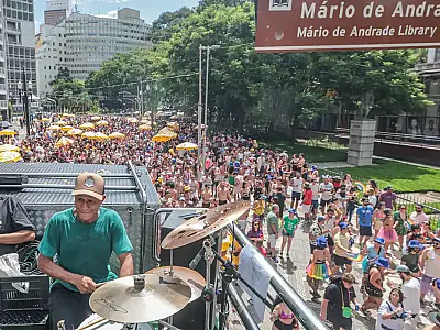 Centro de São Paulo vive domingo de carnaval com axé, forró e desfiles tranquilos nos blocos tradicionais