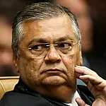 Flávio Dino dá prazo de 10 dias para que Hugo Motta envie documentos sobre emendas sob suspeita