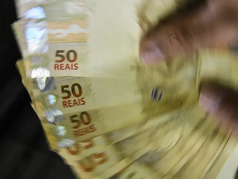 Receita Federal paga lote da malha fina do Imposto de Renda de março: 87.440 contribuintes receberão cerca de R$ 300 milhões.