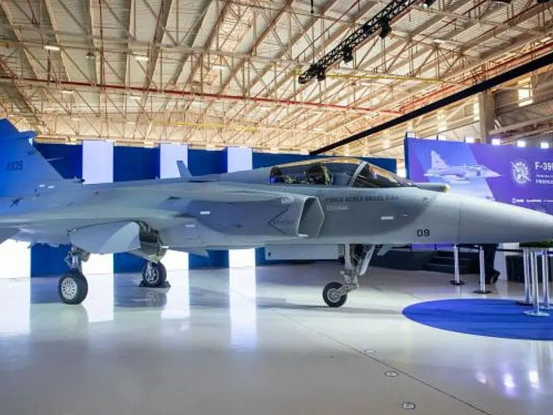 Caça Gripen produzido no Brasil reforça a modernização da frota da Força Aérea Brasileira.