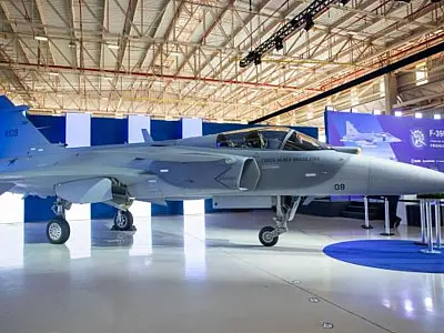 FAB apresenta caça Gripen produzido no Brasil capaz de superar a velocidade do som