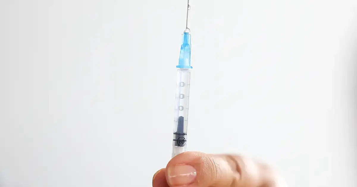 Anvisa amplia indicação de vacina contra o VSR para adultos a partir dos 18 anos