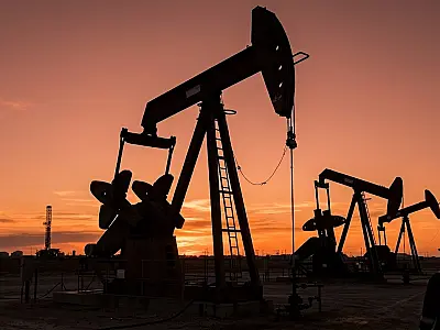 Liberação de reservas de petróleo por 32 países expõe limite da resposta imediata à guerra no Irã e à crise no Ormuz