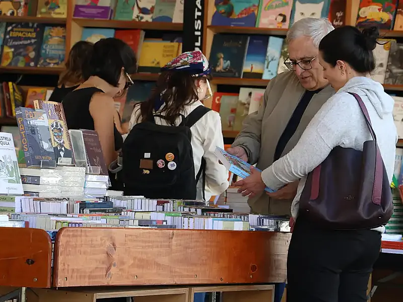 Consumo de livros cresce no Brasil e alcança 18% da população adulta, com 3 milhões de novos compradores