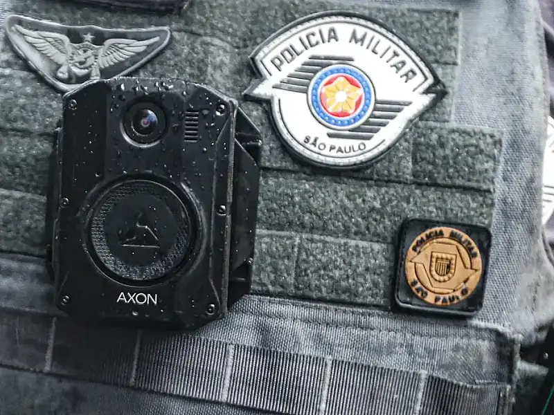 MPRJ recomenda medidas para assegurar uso efetivo de câmeras corporais por policiais do Rio após falhas operacionais e caso recente.