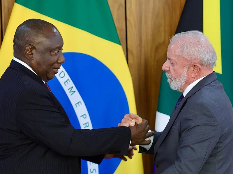 Lula recebe presidente da África do Sul no Palácio do Planalto para discutir cooperação e cenário internacional.