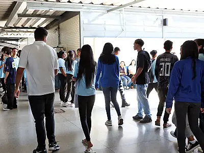 Pé-de-Meia paga R$ 200 hoje a estudantes nascidos em novembro e dezembro; confira regras e calendário de 2026