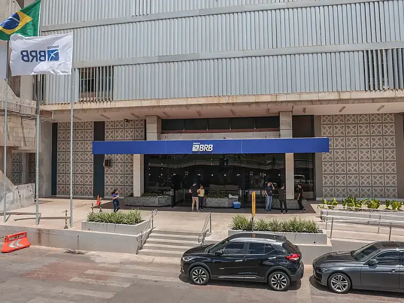 A Justiça do DF suspendeu lei que autorizava uso de imóveis públicos para capitalizar o BRB.
