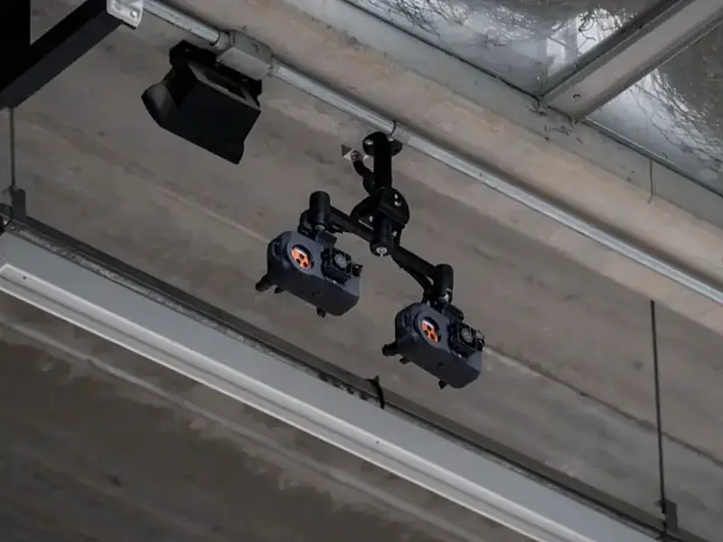 Equipamento do sistema de impedimento semiautomático instalado em estádio brasileiro