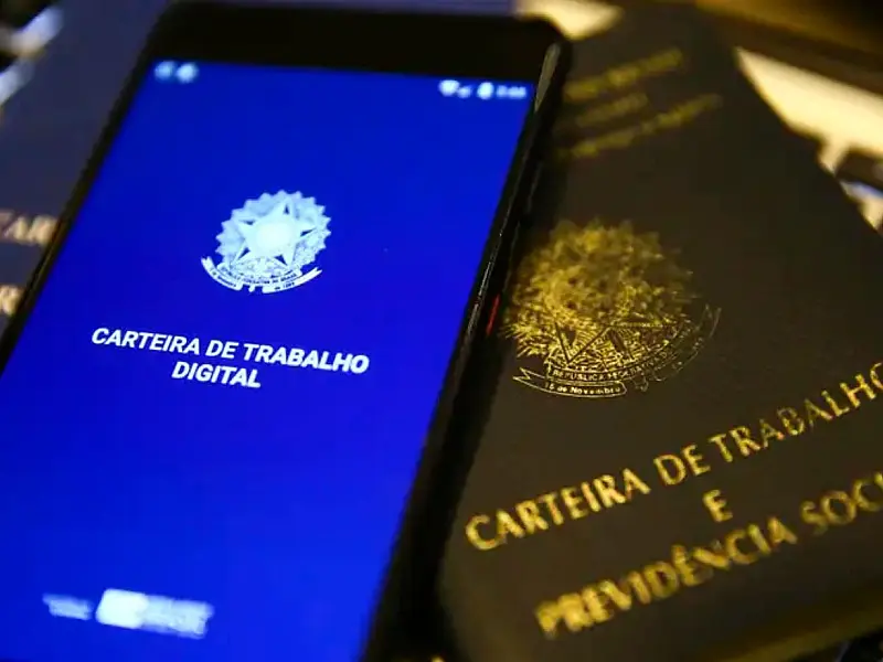 Tela de celular exibindo o aplicativo da Carteira de Trabalho Digital.