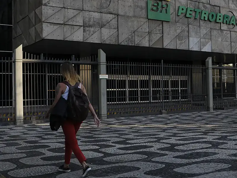 Em meio à guerra no Irã que fechou o Estreito de Ormuz, a Petrobras assegura mecanismos para limitar impacto da alta do petróleo.