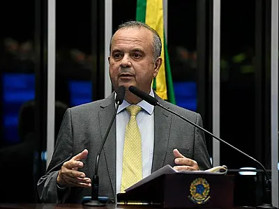 Aliado de Flávio Bolsonaro defende revisar reformas trabalhista e da Previdência