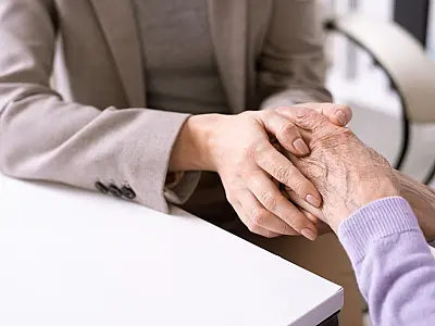 Regra limita financiamento para idosos acima de 80 anos