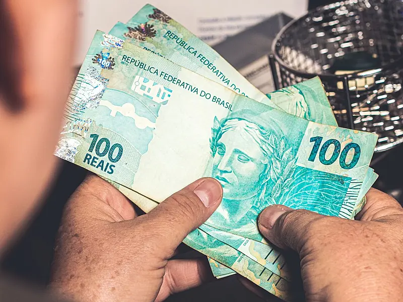 Novo salário mínimo de 2026 serve de base para salários e benefícios sociais.