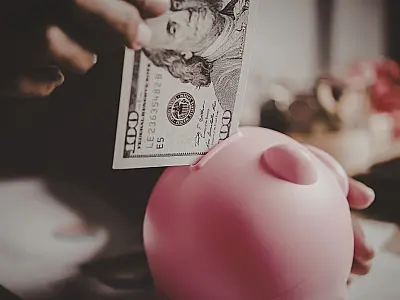 5 sonhos sobre dinheiro que podem trazer alertas importantes