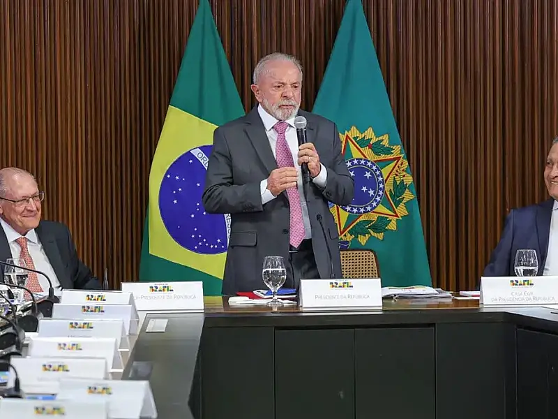 Presidente Lula participa de reunião ministerial no Palácio do Planalto em Brasília