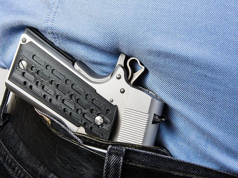 Projeto aprovado na Câmara amplia regras de porte de arma para vigilantes.