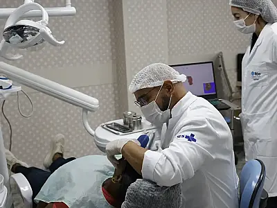 Mulheres vítimas de violência doméstica ganham reconstrução dentária gratuita no SUS