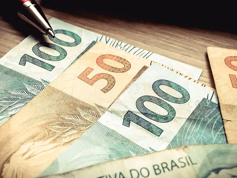 Cédulas de real representam cenário de endividamento no país