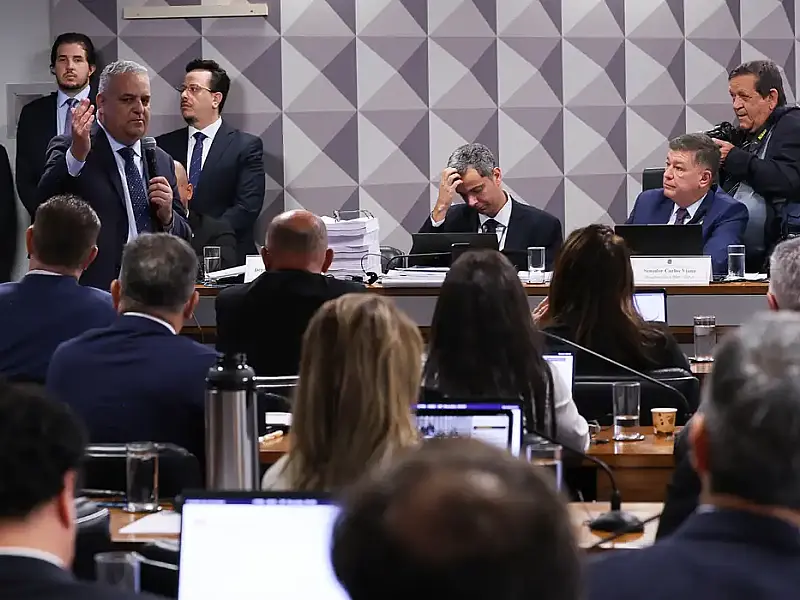 CPMI do INSS encerra atividades sem aprovar documento final; 200 pessoas podem ser indiciadas, mas decisão depende agora de MPF e STF.